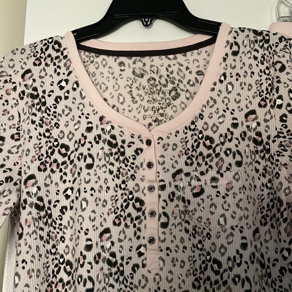 Women’s Pajama Set. - Picture 2 of 8